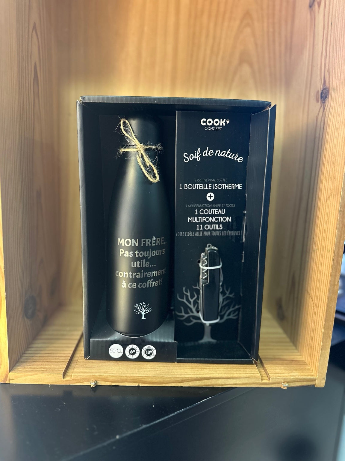 Coffret frère bouteille isotherme noire 50 cl et couteau multifonction 11 outils
