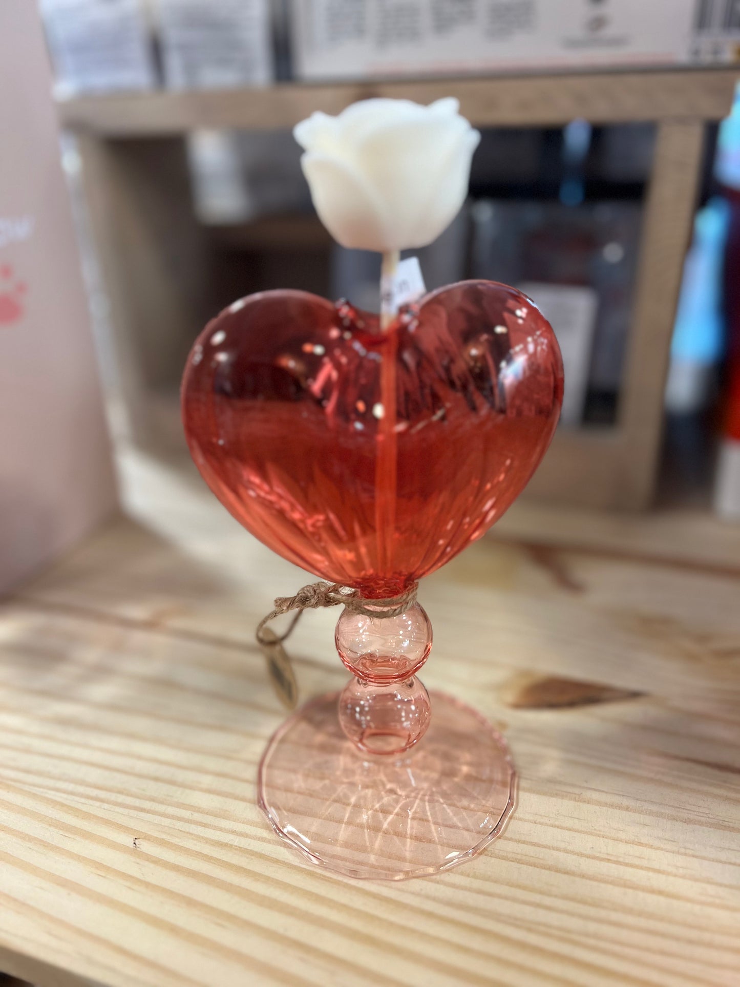 Vase coeur avec rose parfumée