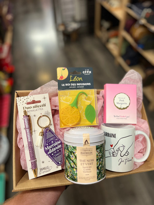 Coffret Marraine – mug personnalisé, thé et douceurs