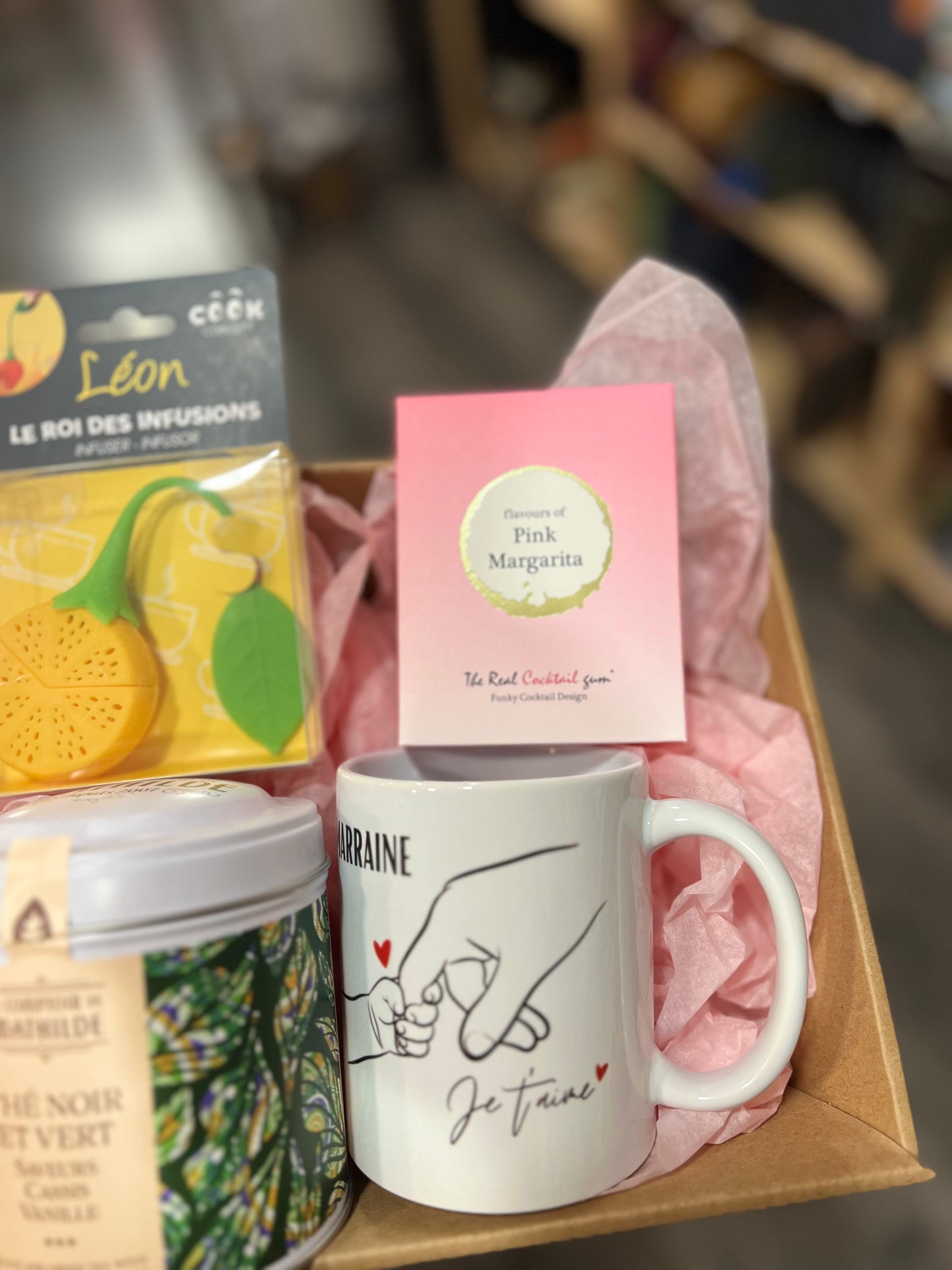 Coffret Marraine – mug personnalisé, thé et douceurs