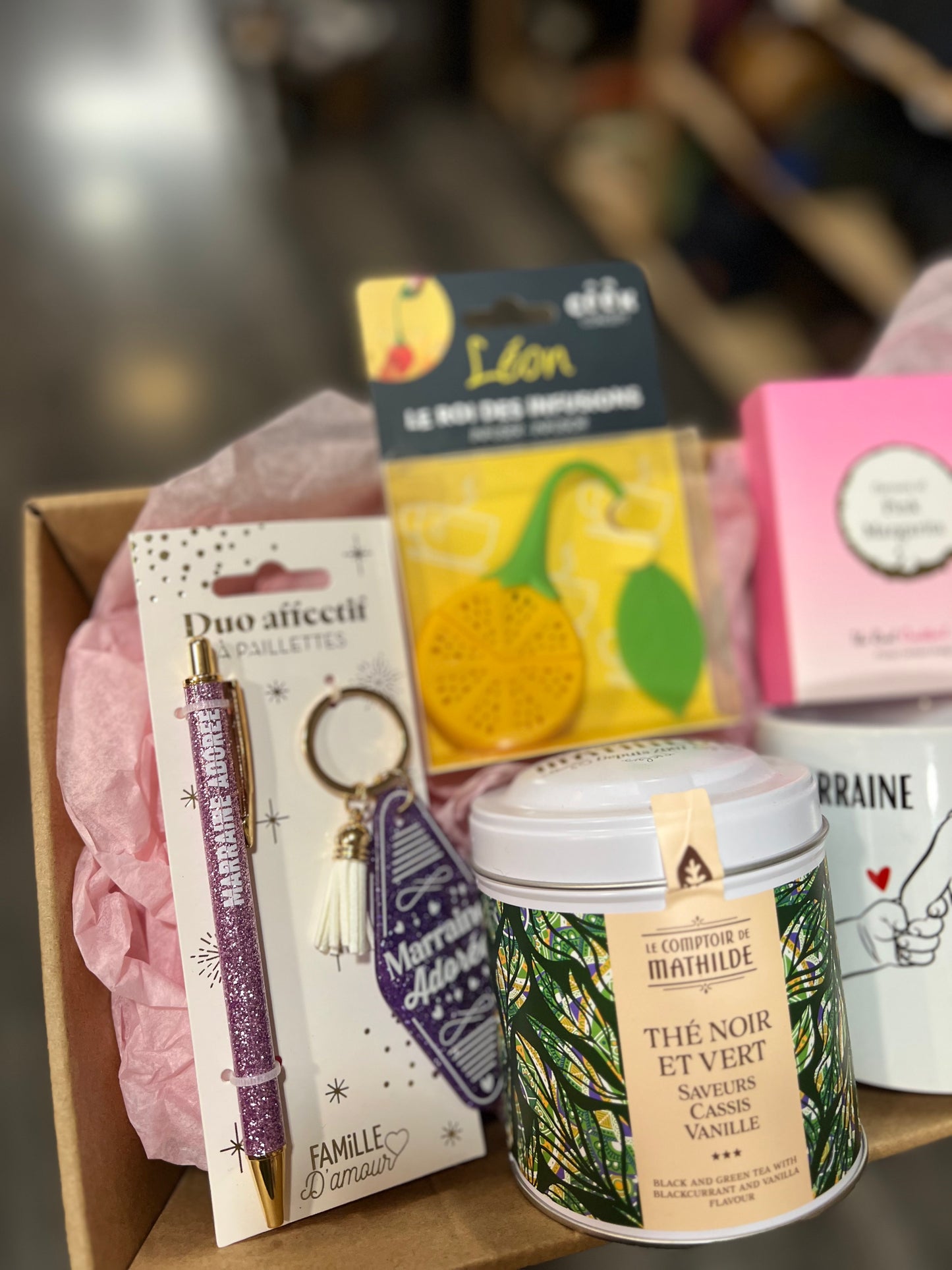 Coffret Marraine – mug personnalisé, thé et douceurs