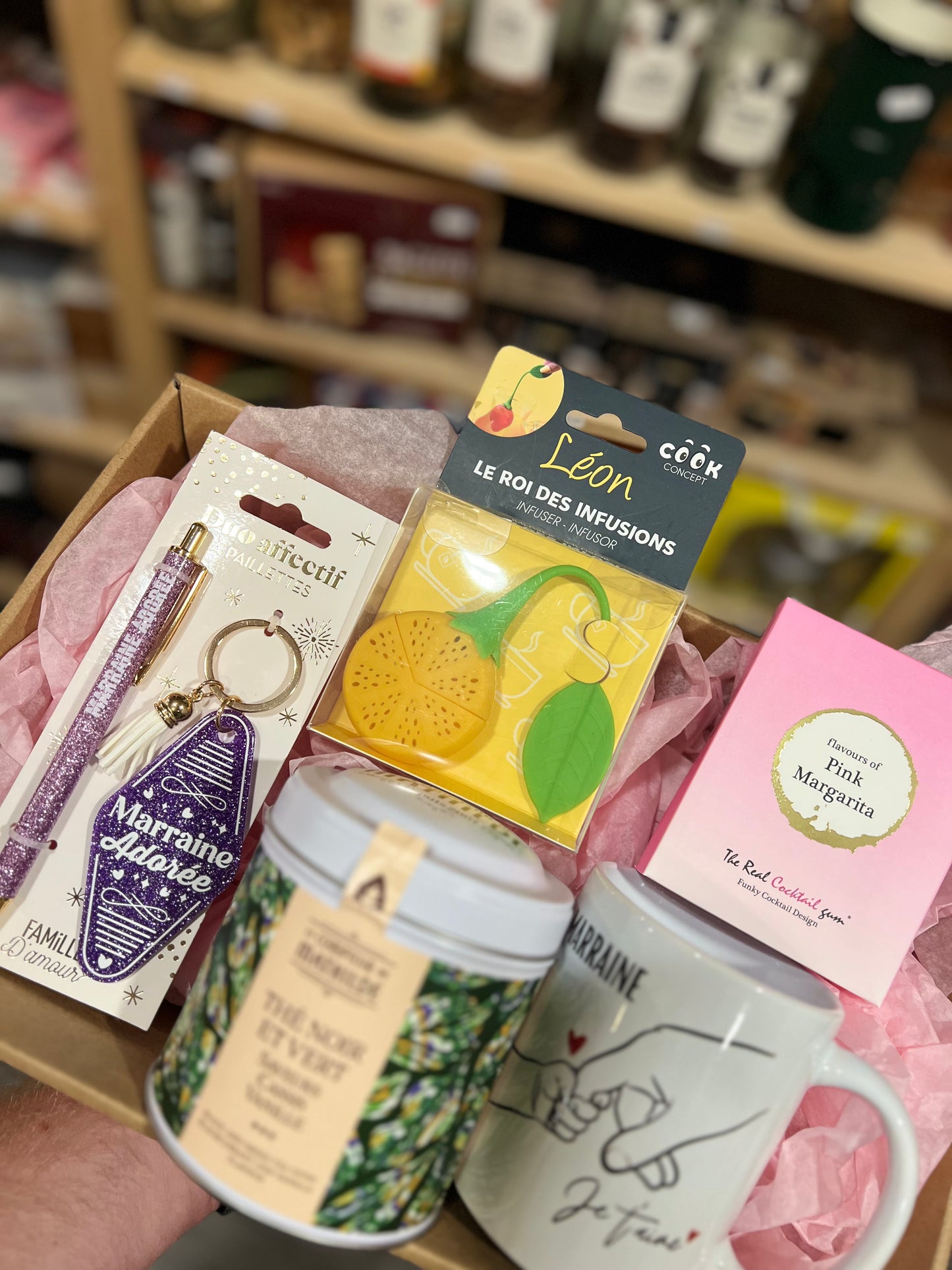 Coffret Marraine – mug personnalisé, thé et douceurs